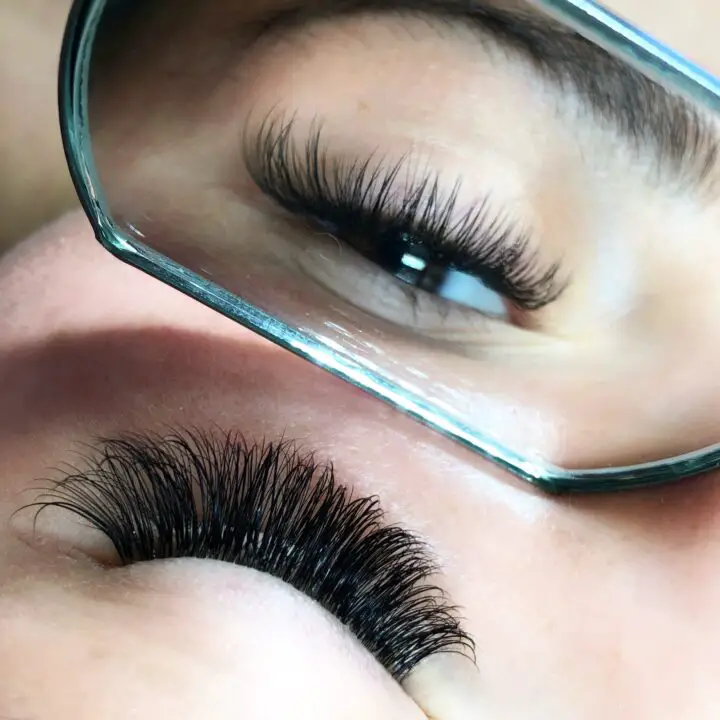 Lash Extensions: Procedure, Advantages and Care