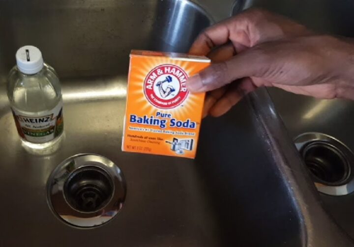 is-it-safe-to-put-vinegar-and-baking-soda-in-the-drain